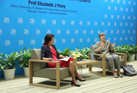  HKUST Head of Social Science Prof Kellee Tsai (left) and Prof Elizabeth Perry