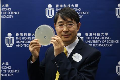  The specimen held by Prof Qian is peptide antibiotics already broken down by DRPs (the dot without the ring around it).