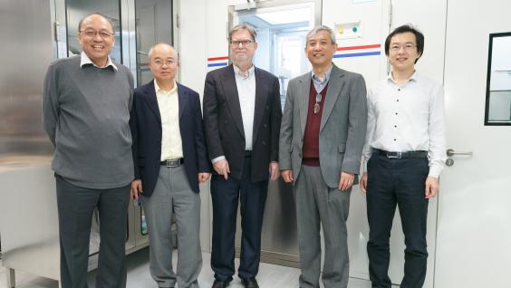 Prof. Henry TYE, Acting Director of HKUST Jockey Club Institute for Advanced Study(first left), Prof. WANG Yang, Dean of Science (second left), Prof. Penger TONG, Head of Department of Physics (second right) and Prof. WANG Yi, Assistant Professor of Department of Physics (first right) of HKUST witness the opening of the Quantum Optics for Astrophysics and Cosmology Laboratory. Prof. Henry TYE, Acting Director of HKUST Jockey Club Institute for Advanced Study(first left), Prof. WANG Yang, Dean of Science (second left), Prof. Penger TONG, Head of Department of Physics (second right) and Prof. WANG Yi, Assistant Professor of Department of Physics (first right) of HKUST witness the opening of the Quantum Optics for Astrophysics and Cosmology Laboratory.