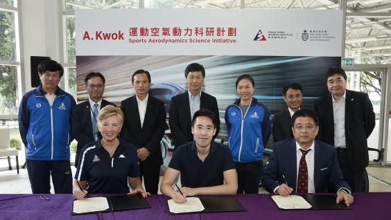 (Front row, from left) HKSI Chief Executive Dr. Trisha LEAHY, Mr. Adam Kwok Kai-fai, Executive Director of Sun Hung Kai Properties and Prof. ZHANG Xin, Chair Professor of Department of Mechanical and Aerospace Engineering of HKUST signs the agreement. (Front row, from left) HKSI Chief Executive Dr. Trisha LEAHY, Mr. Adam Kwok Kai-fai, Executive Director of Sun Hung Kai Properties and Prof. ZHANG Xin, Chair Professor of Department of Mechanical and Aerospace Engineering of HKUST signs the agreement.