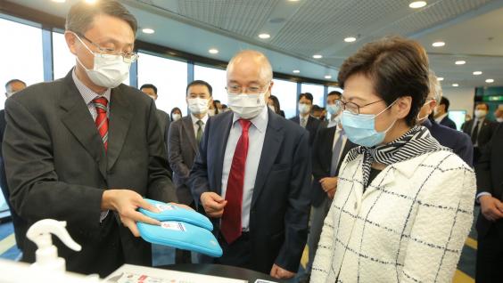 Prof. Yeung King-Lung (left) and Prof. Wang Yang (middle) introduce GERMAGIC, the commercialization of a germicidal technology developed by HKUST. showcase2