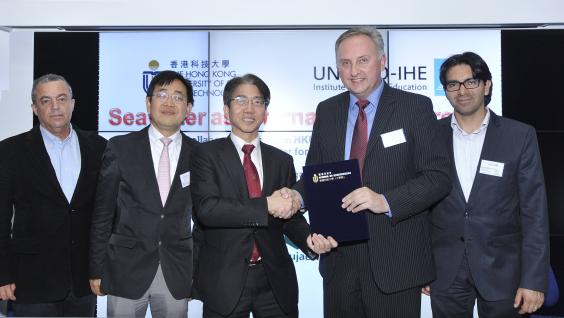(From Left) Prof Orestes Gonzales of CUJAE; Prof Guanghao Chen, Department of Civil and Environmental Engineering at HKUST; Prof Joseph Lee, HKUST Vice-President for Research and Graduate Studies; Prof Damir Brdjanovic, Head of the Environmental Engineering and Water Technology Department, and Dr Carlos Lopez Vazquez from UNESCO-IHE, at the signing ceremony of the Memorandum of Understanding. (From Left) Prof Orestes Gonzales of CUJAE; Prof Guanghao Chen, Department of Civil and Environmental Engineering at HKUST; Prof Joseph Lee, HKUST Vice-President for Research and Graduate Studies; Prof Damir Brdjanovic, Head of the Environmental Engineering and Water Technology Department, and Dr Carlos Lopez Vazquez from UNESCO-IHE, at the signing ceremony of the Memorandum of Understanding.