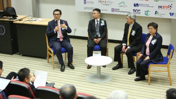 Dr Winnie Tang (1st right), Founder and Honorary President, Smart City Consortium, led a panel discussion on smart city initiatives in Hong Kong. On the panel were (from left) Ir Allen Yeung, Government Chief Information Officer; Dr Julian Kwan, Chief Geotechnical Engineer, Civil Engineering and Development Department; and Mr Silas Liu, Chief Town Planner, Planning Department. Dr Winnie Tang (1st right), Founder and Honorary President, Smart City Consortium, led a panel discussion on smart city initiatives in Hong Kong. On the panel were (from left) Ir Allen Yeung, Government Chief Information Officer; Dr Julian Kwan, Chief Geotechnical Engineer, Civil Engineering and Development Department; and Mr Silas Liu, Chief Town Planner, Planning Department.