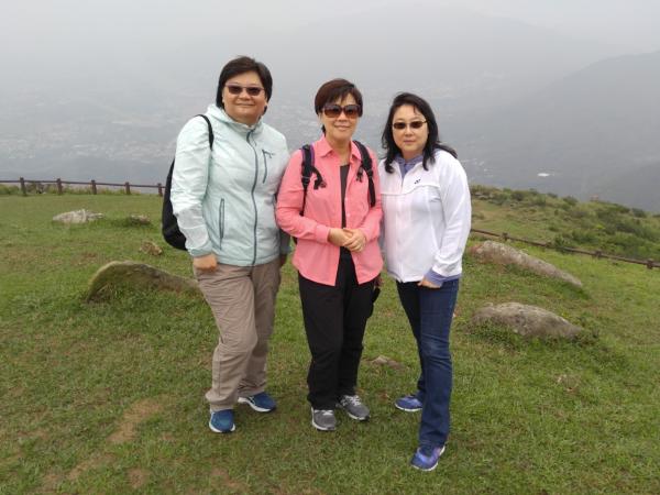Prof. Ip (middle) like hiking in her leisure time.