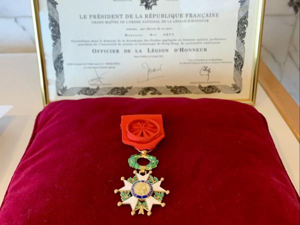 法国荣誉军团勋章于1802年由拿破仑创立，是法国政府颁授的最高荣誉。