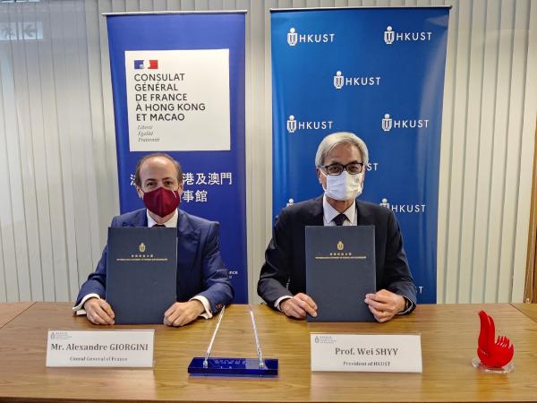 Prof. Wei SHYY, HKUST President (right) and Mr. Alexandre GIORGINI, Consul General of France in Hong Kong and Macau (left) signed a new MoU to strengthen and expand collaboration in sustainability, education, research and innovation. 