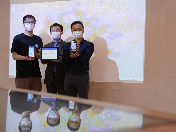 Prof. Gary CHAN from the Department of Computer Science and Engineering (center) and his research team 