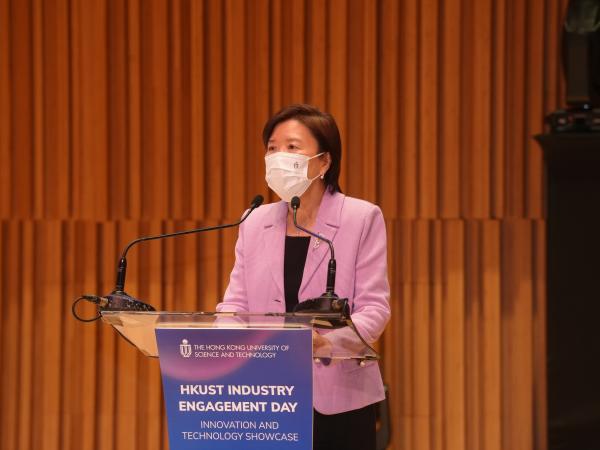 HKUST President Prof. Nancy IP delivers the opening speech at the session