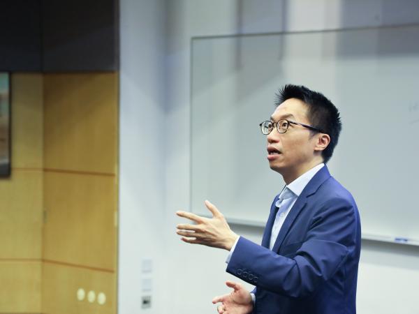 HKUST Professor James Wong giving a lecture