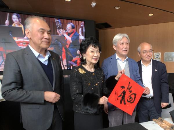 中国文联书法艺术中心前主任刘恒为科大赠送福字。