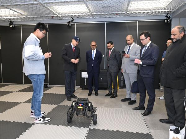 The UAE delegation visited the Cheng Kar-Shun Robotics Institute.