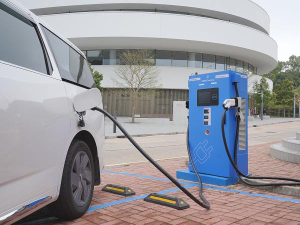 HKUST will continue to electrify its fleet of vehicles based on operational needs and market conditions. By April of 2024, over 30% of the University’s fleet are EVs.