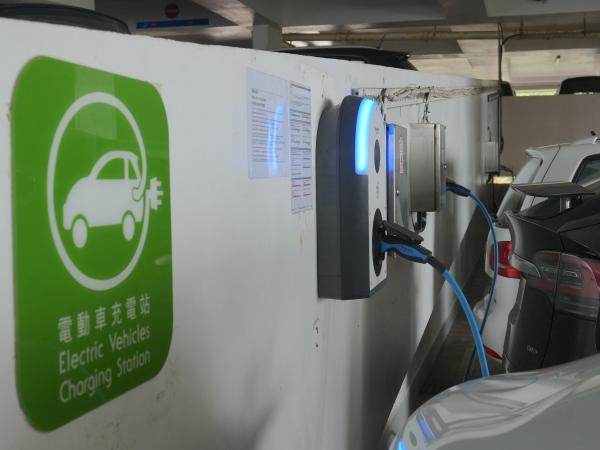 Since 2022, HKUST has already installed EV infrastructure to support over 150 EV chargers. The picture shows an EV Charging Station located at HKUST’s Indoor Carpark Building.