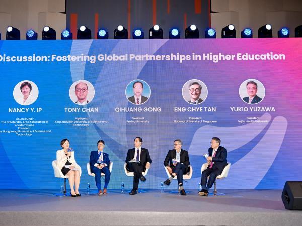 University President Forum “Fostering Global Partnerships in Higher Education” (from left): Prof. Nancy IP; Prof. Tony CHAN Fan-Cheong, President of the King Abdullah University of Science and Technology; Prof. GONG Qihuang, President of the Peking University; Prof. TAN Eng-Chye, President of the National University of Singapore; and Prof. Yukio Yuzawa, President of the Fujita Health University