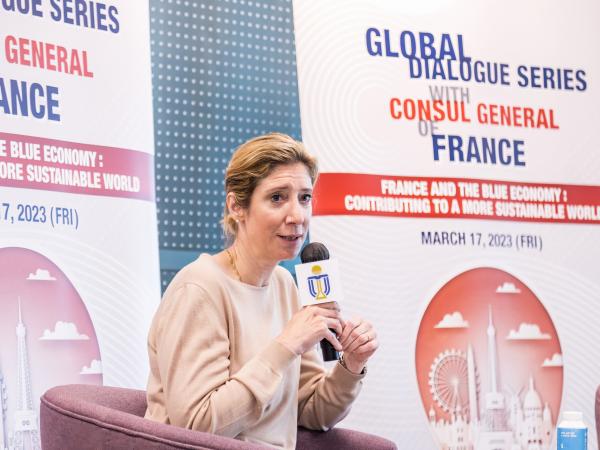 法国驻港澳总领事 Christile DRULHE 女士就蓝色经济和国际合作的可持续性问题发表睿见。