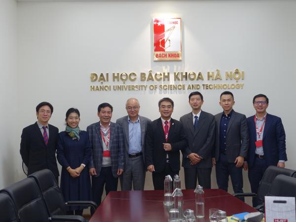HKUST Vice President for Institutional Advancement Prof. WANG Yang visits Hanoi University of Science and Technology. 