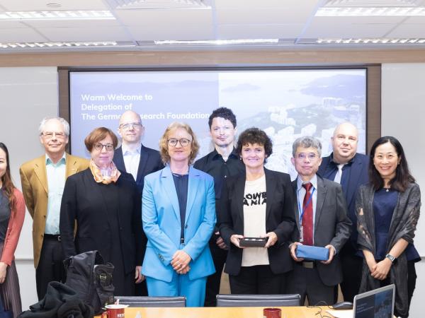 HKUST Associate Vice-President for Research and Development (Research) Prof. CHAN Che Ting (third right, front row), German faculty members Prof. Berthold JÄCK (second right, back row), Prof. Stefan NAGL (first right, back row) and Head of Global Engagement and Greater China Affairs Yvonne LI (second right, front row) engage in a meeting with the German Research Foundation delegation led by Dr. Annette SCHMIDTMANN.