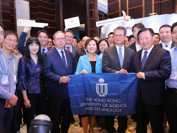 A group photo of HKUST delegation led by Prof. Nancy Ip (fifth from left, front row), Financial Secretary Mr. Paul CHAN (third from right, front row), HKTDC Chairman Dr. Peter LAM (fourth from left, front row), and FANG Wei, Vice Governor of Jiangsu Provincial People’s Government (second from right, front row) with other guests.