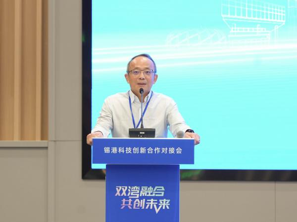 Prof. Tim Cheng delivers an opening address at the “Bay-bay Integration, Co-creat the Future: Wuxi-Hongkong Technology Innovation Cooperation Matchmaking Conference”.