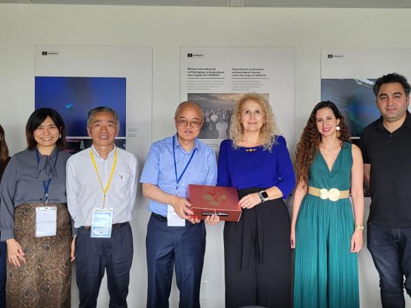 HKUST Vice-President for Institutional Advancement Prof. WANG Yang (center) along with the HKUST delegation meet with Mr.Tural MUSTAFAYEV (first right),  Ms. Maïssa ACHEUK-YOUCEF (second right) and Ms. Anna SIDORENKO from UNESCO Culture and Emergencies Entity, covering topics related to the use of advanced technologies for cultural heritage protection, and international register of cultural property at the UNESCO Headquarters.