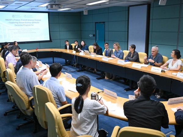 An exclusive dialogue took place between faculty from HKUST Department of Ocean Science (OCES) and distinguished guests from the Consulate General of France in Hong Kong and Macau.