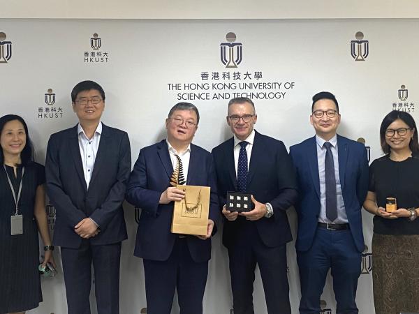 HKUST Provost Prof. GUO Yike (third left), Acting Head of the Division of Arts and Machine Creativity Prof. Hongbo FU (second left) and Head of Global Engagement & Greater China Affairs Yvonne LI (first left), have an engaging meeting with representatives from Auckland University of Technology.