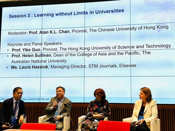 HKUST Provost Prof. GUO Yike (second left) participates in discussion with other senior leaders to further explore the potential of AI in education.