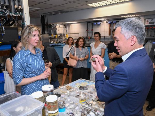 CG Christile DRULHE joins the tour to learn more about HKUST marine research and technology.