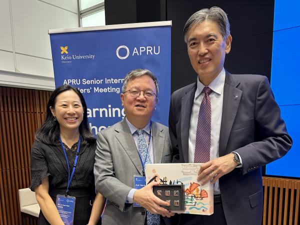 HKUST Provost Prof. GUO Yike (right) meets with Keio University President Prof. Kohei Itoh to explore potential collaboration opportunities.