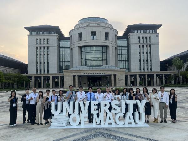 A group photo of the members of Association of East Asian Research Universities.