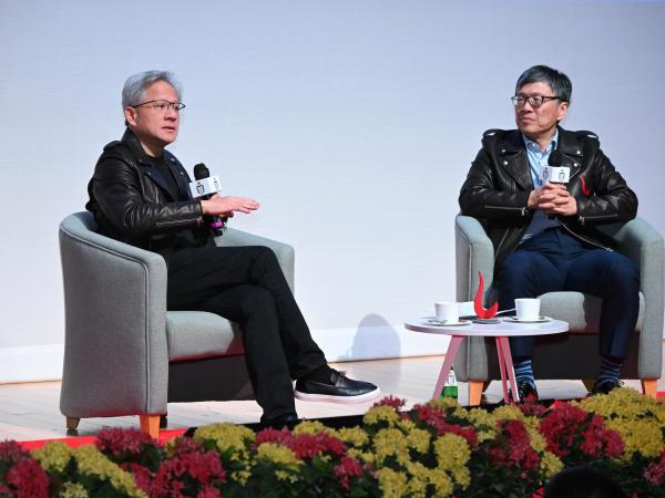 HKUST Council Chairman and renowned AI expert Prof. Harry SHUM (right) chairs an enlightening fireside chat session with Dr. Jensen HUANG (left)