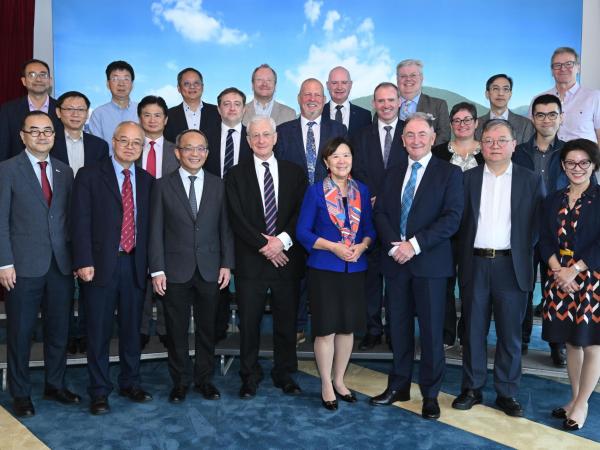 A group photo of HKUST leadership with the University of Strathclyde delegation.