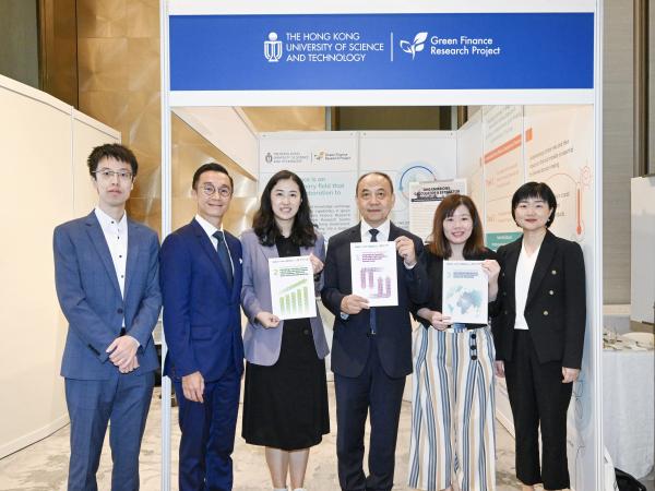 Among the HKUST and HKUST(GZ) research team and industry experts contributing to the research series are Prof. QI Ye, Acting Dean of Society Hub, HKUST(GZ), and Principal Investigator of the report series (third from right); Prof. Coco DU, Associate Professor of Practice of the Carbon Neutrality and Climate Change Thrust, HKUST (GZ) (third from left); Ms. Christy YEUNG, Head of Fintech and Green Finance Projects, HKUST (second from right); and Dr. Rocky TUNG, Director and Head of Policy Research, Financial 