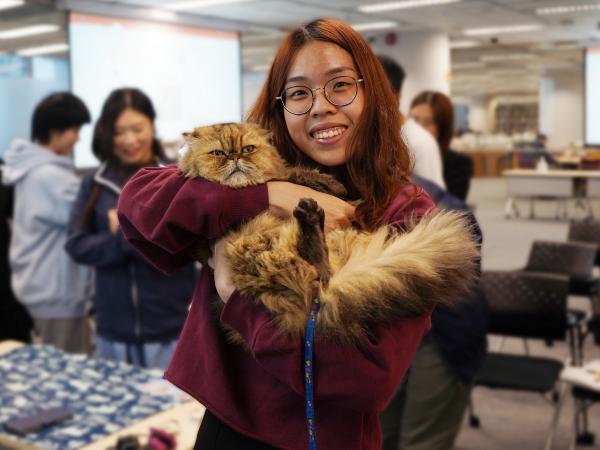 Students with therapy cats