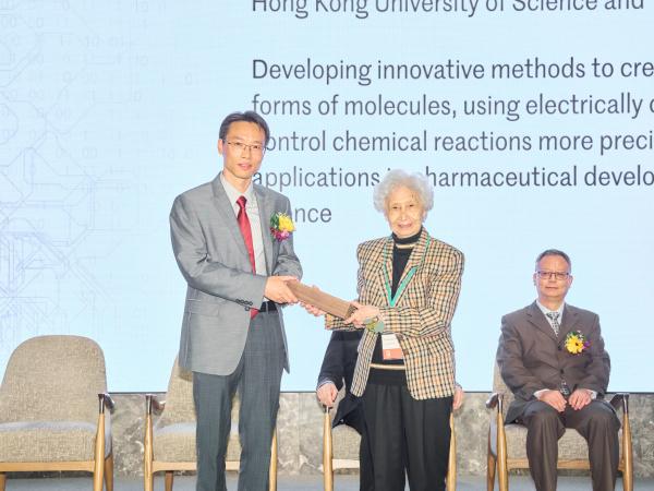 Professor Jianwei Sun from the Department of Chemistry, HKUST, is one of the awardees of Croucher Senior Research Fellowships 2025. 