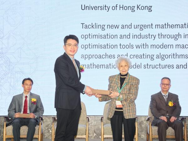 Professor Xiaoming Yuan (left) from the Department of Mathematics, Faculty of Science of HKU, is one of the awardees of the Croucher Senior Research Fellowships 2025. 