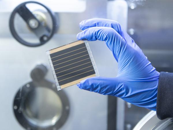 The perovskite solar cell is a solution-processed, thin-film photovoltaic technology, capable of being made highly light-weight.