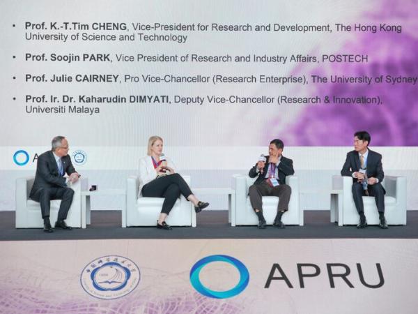 HKUST Vice-President for Research and Development Prof. Tim CHENG chairs a panel on the topic "Strengthening University-Industry Collaboration."