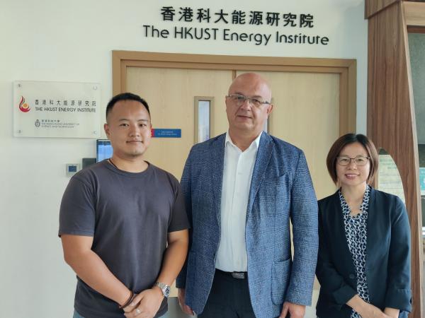 Gdańsk University of Technology Vice-Rector for Research Prof. Dariusz MIKIELEWICZ (center) tours the HKUST Energy Institute.