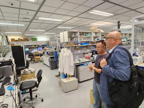 Gdańsk University of Technology Vice-Rector for Research Prof. Dariusz MIKIELEWICZ (center) tours the HKUST Energy Institute.