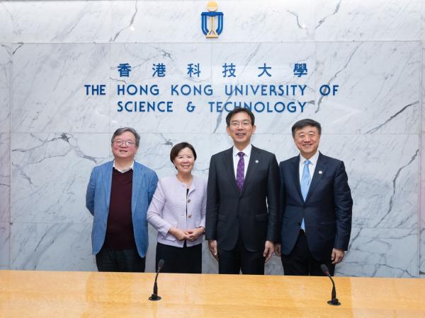 HKUST President Prof. Nancy IP (second left) and Provost Prof. GUO Yike (first Left) welcomes a delegation from Tsinghua University led by President Prof. LI Luming (second right) and Vice President Prof. YANG Bin (first right).