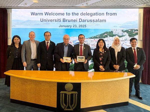 Group photo of HKUST team and the Universiti Brunei Darussalam delegation.