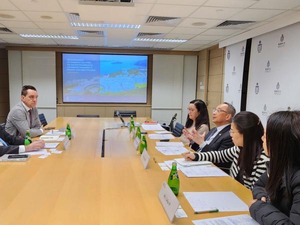 HKUST Vice President for Research and Development Prof. Tim CHENG (third right) engages in a productive discussion with Dr. Andreas GÖTHENBERG (first left) and Dr. Erik FORSBERG (second left).