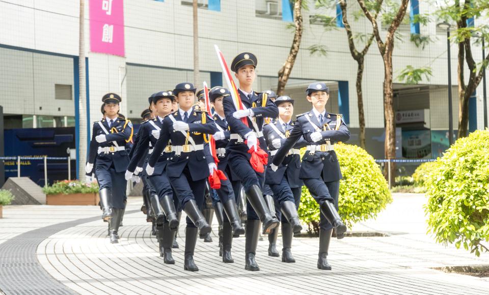 The 35-member team from the Clear Water Bay and Guangzhou campuses assumed the key role in flag-raising during the ceremony.