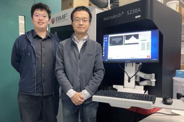 Prof. Hu Wenqi (right), his postgraduate student Chen Xi (left), and other research team members at HKUST develop the world's first bio-inspired artificial cilia system, advancing breakthroughs in medical and microrobotics applications.