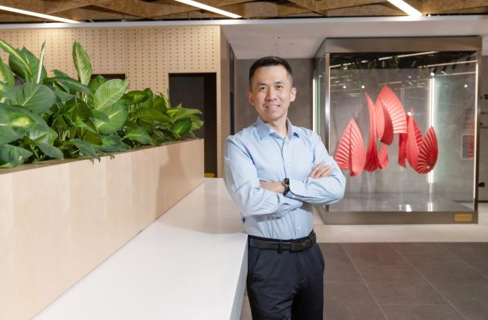 Prof. ZHANG Jiheng Commits to Development of Hong Kong’s Smart Hub
