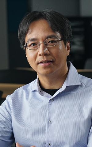 Professor Vic Kam Tuen Law