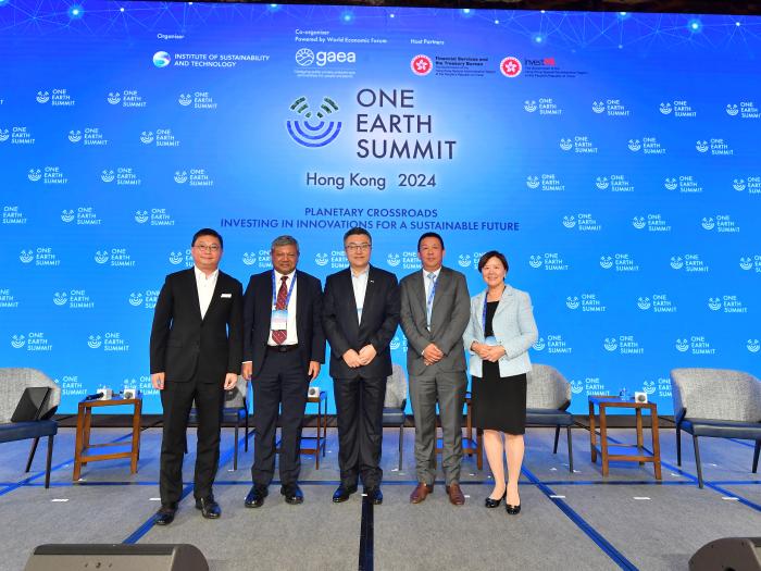 (From left) Lalamove Chief Operating Officer Mr. Paul Loo; Dean of the Stanford Doerr School of Sustainability Prof. Arunava MAJUMDAR; XPENG Vice Chairman and President Dr. Brian GU; Huawei Board Member and Chairman of the Corporate Sustainable Development Committee Mr. TAO Jingwen; HKUST President Prof Nancy IP. 