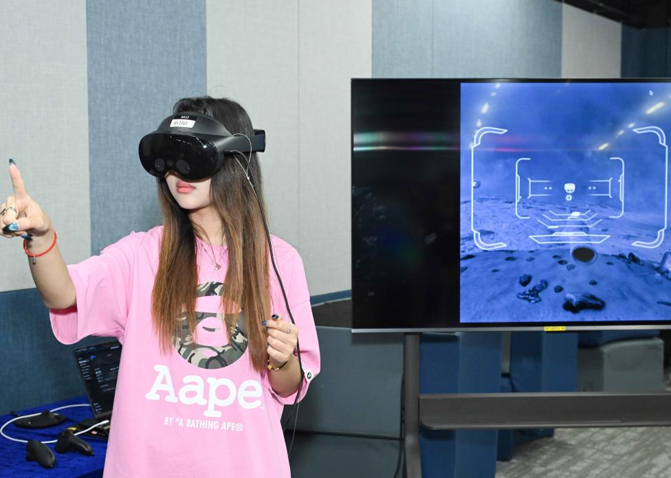 Visitors can immerse themselves in a selection of VR digital art pieces designed to spark discovery.
